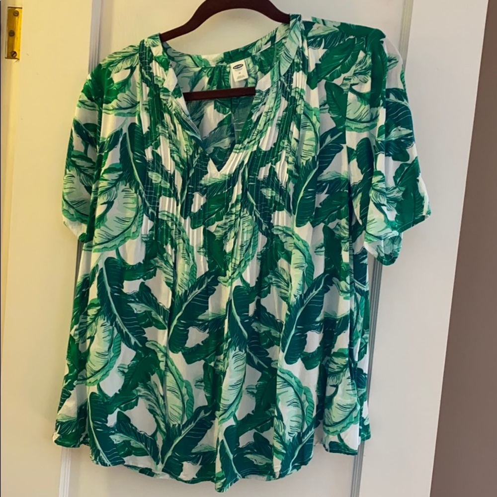 Old navy tropical shirt. Size medium